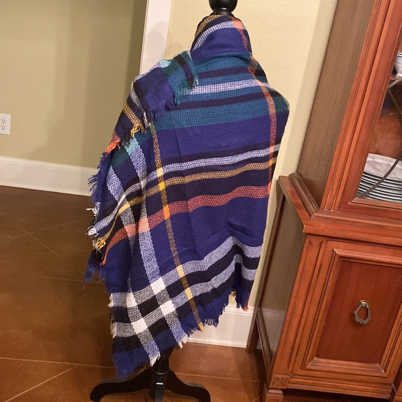 Blanket Scarf: Like New EUC - Picture 2 of 2